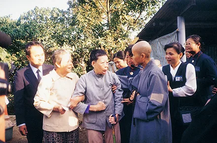 心蓮萬蕊‧慈濟世界